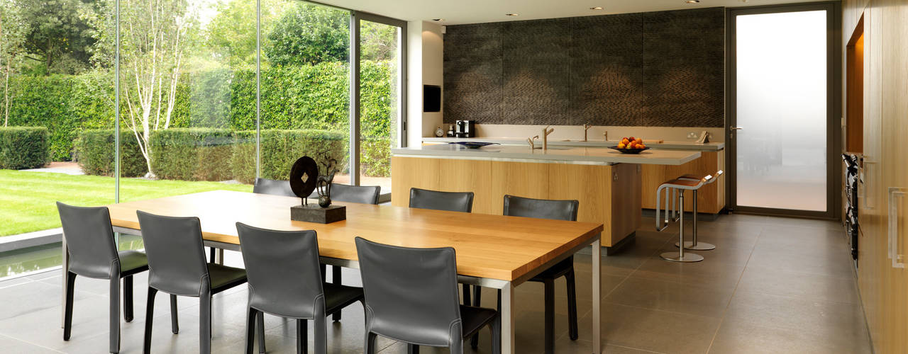 A Stunning and Spacious House Project in Wimbledon, Gregory Phillips Architects Gregory Phillips Architects Modern dining room