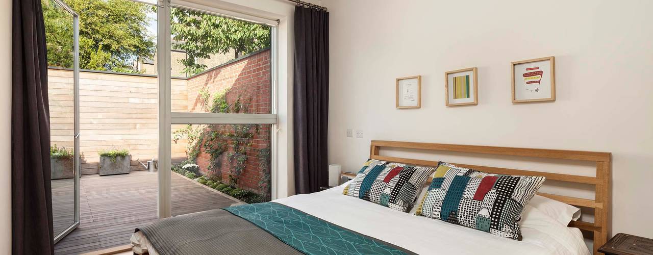 A single-storey Courtyard House: East Dulwich , Designcubed Designcubed Modern style bedroom