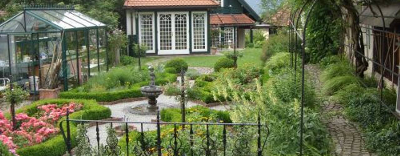 Hausgarten in Aflenz-Kurort, Steiermark, KAISER + KAISER - Visionen für Freiräume GbR KAISER + KAISER - Visionen für Freiräume GbR Klassischer Garten