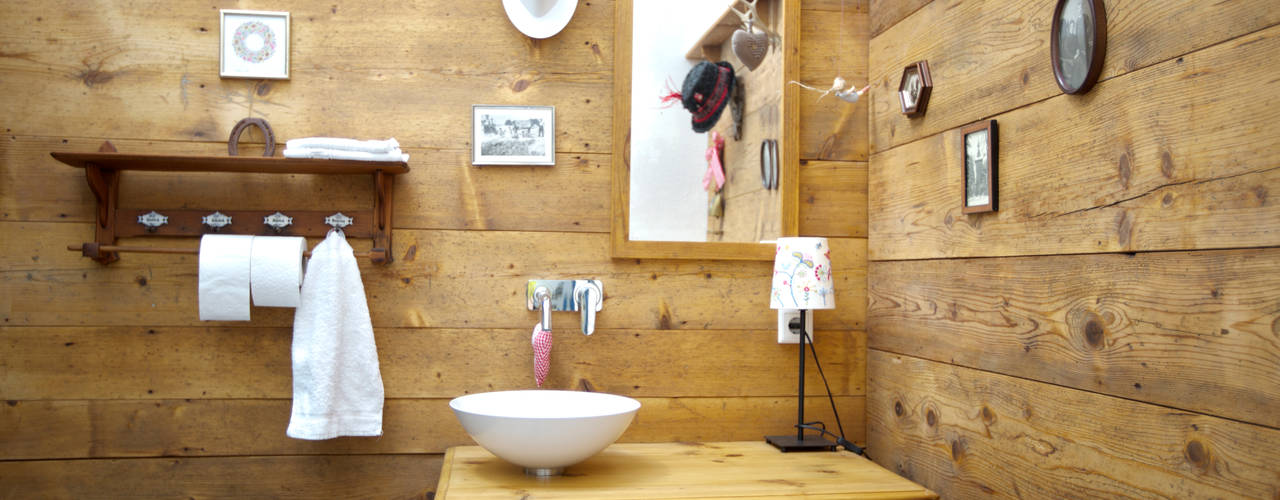 1-Einfamilienhaus, vollmilch. Das Architekturbüro. vollmilch. Das Architekturbüro. Rustic style bathroom