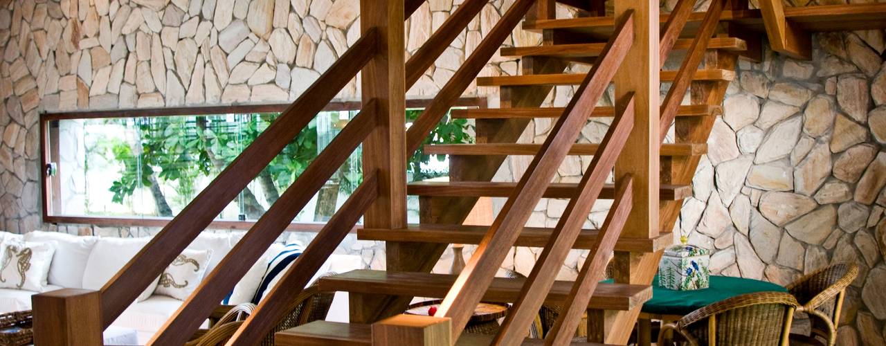 homify Pasillos, vestíbulos y escaleras de estilo tropical