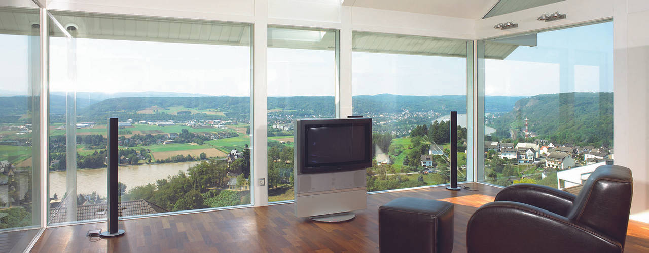 Panoramalage im Siebengebierge, DAVINCI HAUS GmbH & Co. KG DAVINCI HAUS GmbH & Co. KG Гостиная в классическом стиле