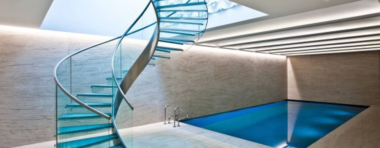 Pool & Wellness Area with Spiral Staircase, London Swimming Pool Company London Swimming Pool Company 泳池