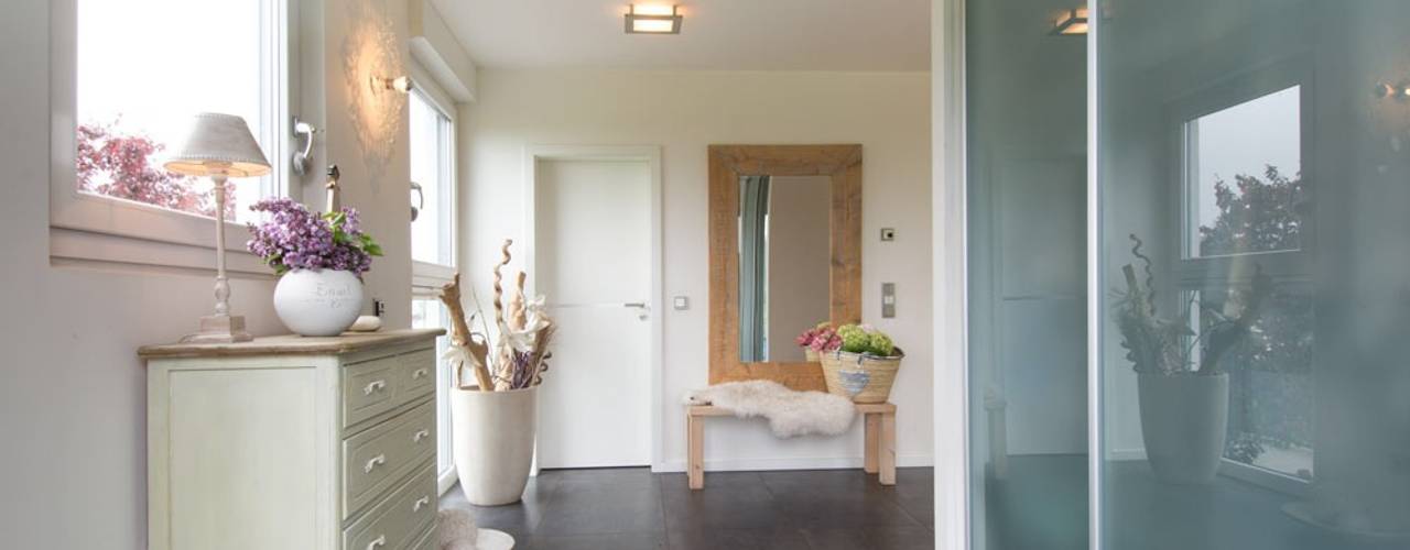 Einfamilienhaus Essen, Luna Homestaging Luna Homestaging Moderner Flur, Diele & Treppenhaus