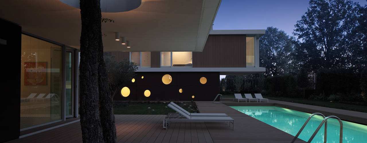 Villa La Modern, Cannata&Partners Lighting Design Cannata&Partners Lighting Design Balcones y terrazas modernos