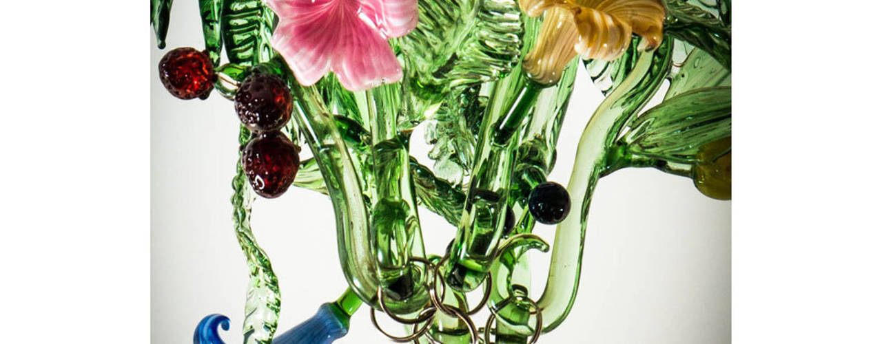 Fruit and Flowers custom glass chandeliers, A Flame with Desire A Flame with Desire Salas de estar ecléticas