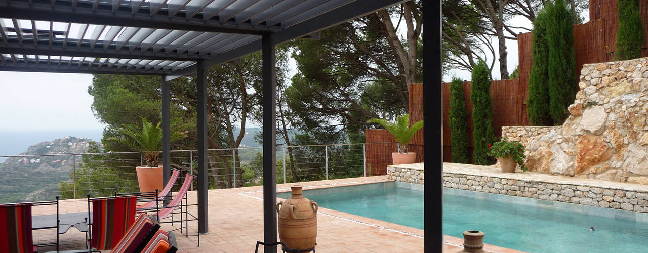 The BIOCLIMATIC Pergola by SOLISYSTEME, SOLISYSTEME SOLISYSTEME Lean-to roof