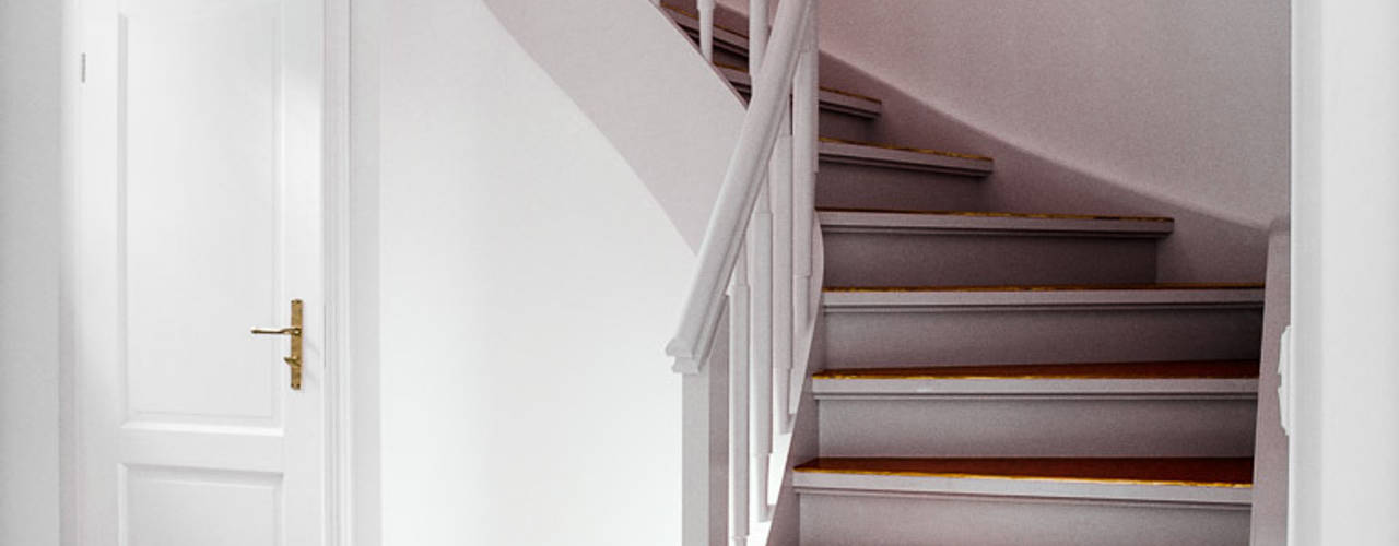 Weiße Treppe mit rotem Linoleum, Daniel Beutler Treppenbau Daniel Beutler Treppenbau Stairs