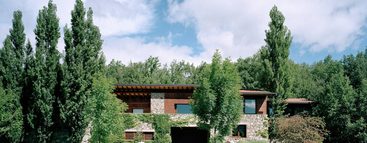 Diseño y construcción de una casa de montaña en Lleida | 호미파이 & homify