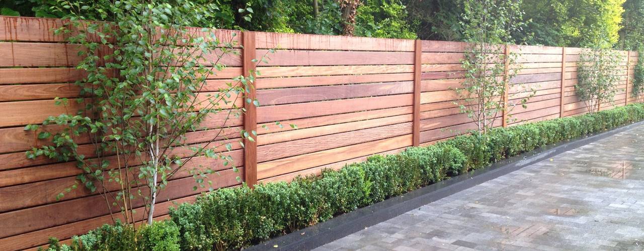 Contemporary screening , fencing & wall panels: Modern screening options in a high quality hardwood , Paul Newman Landscapes Paul Newman Landscapes Jardines de estilo moderno