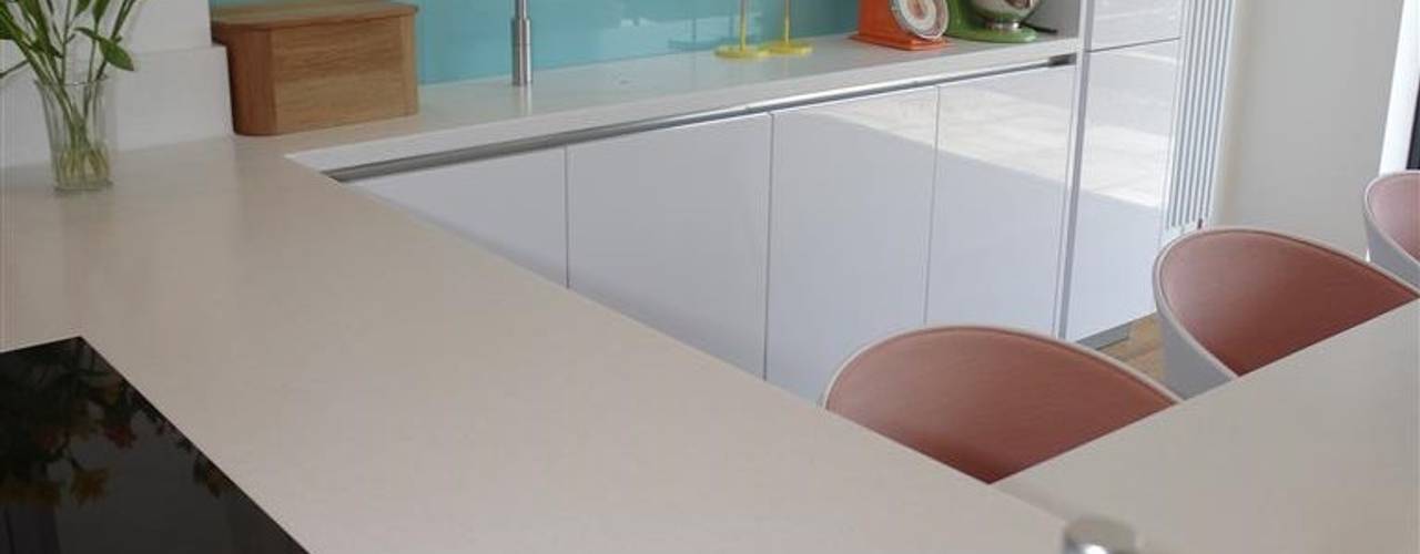 Handle less Polar white Glamour, PTC Kitchens PTC Kitchens ห้องครัว