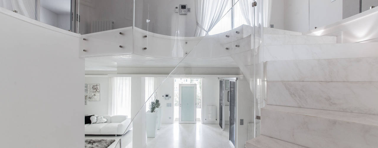 PASSIONE PER IL BIANCO, StudioG StudioG Minimalist corridor, hallway & stairs