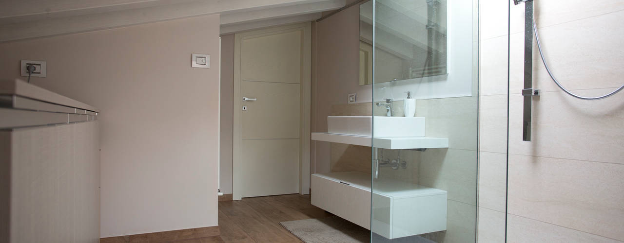 MANSARDA A BOTTICINO SERA, HP Interior srl HP Interior srl Modern Banyo