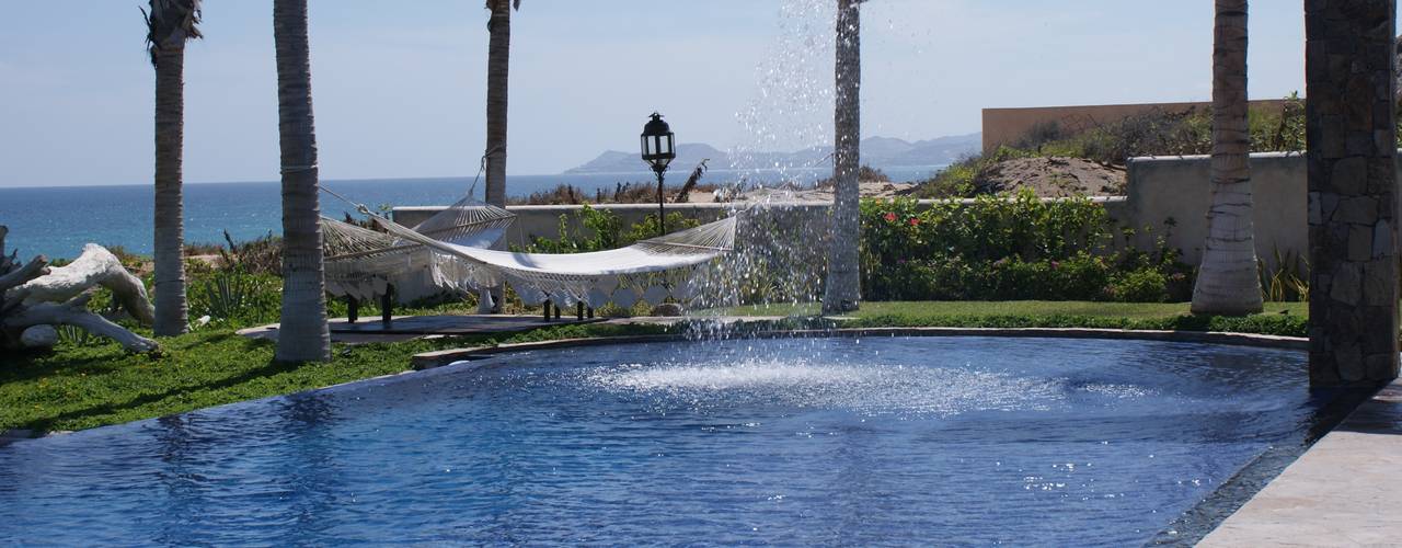 OUTDOOR LIVING LOS CABOS POOL, DIAZ DE LUNA SIGNATURE DIAZ DE LUNA SIGNATURE Modern Pool