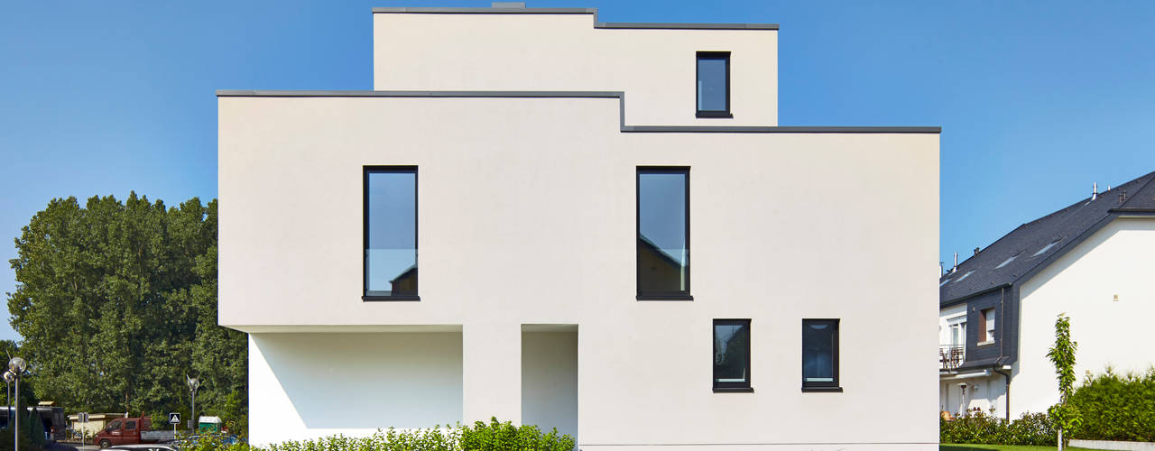 Einfamilienhaus in Niedrigenergiebauweise, Bruck + Weckerle Architekten Bruck + Weckerle Architekten Rumah Modern