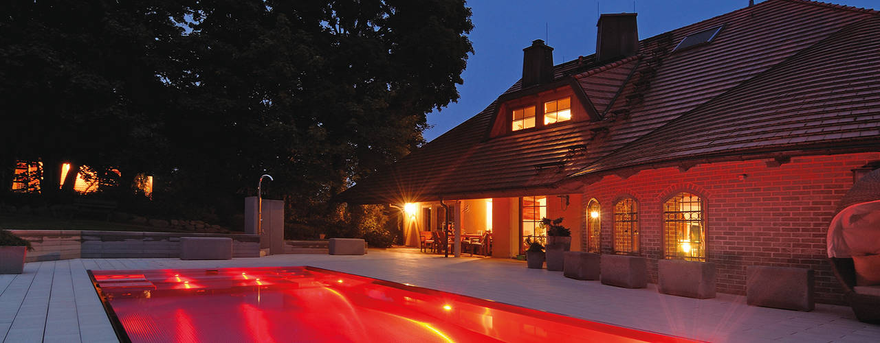 Romantisches Edelstahlpool mit färbiger LED-Beleuchtung, Polytherm GmbH. Polytherm GmbH. Pool