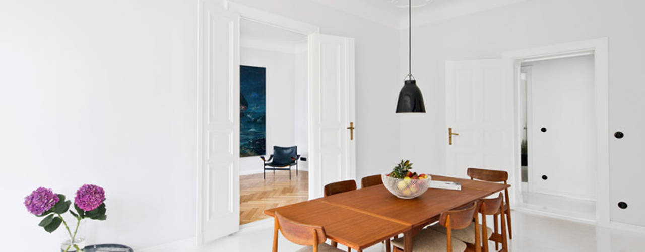 A Spacious Apartment in Prenzlauer Berg, lifelife GmbH lifelife GmbH Scandinavische woonkamers