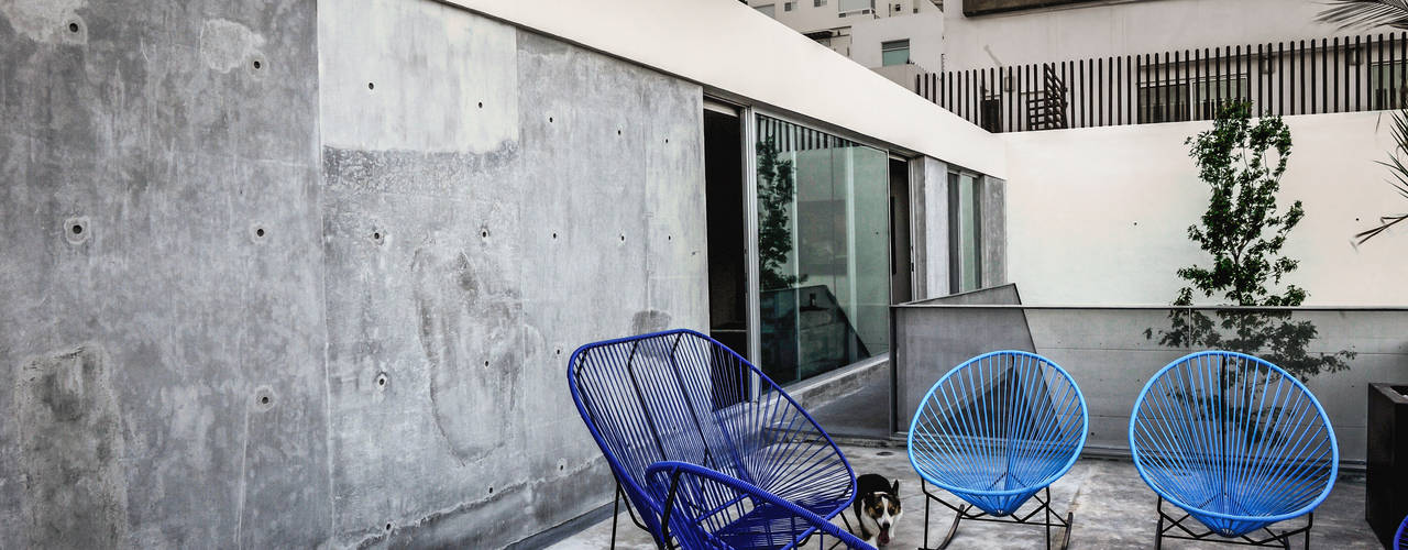 IPE HOUSE, P+0 Arquitectura P+0 Arquitectura Moderner Balkon, Veranda & Terrasse