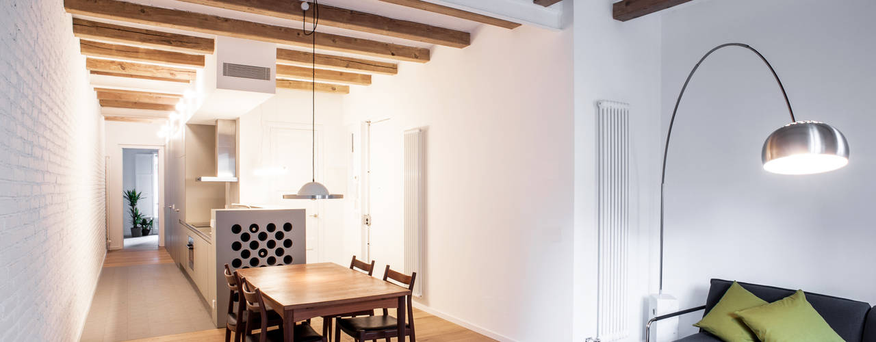 REFORMA INTEGRAL E INTERIORISMO DE PISO PASANTE DEL EIXAMPLE DE BARCELONA, M2ARQUITECTURA M2ARQUITECTURA Moderne woonkamers