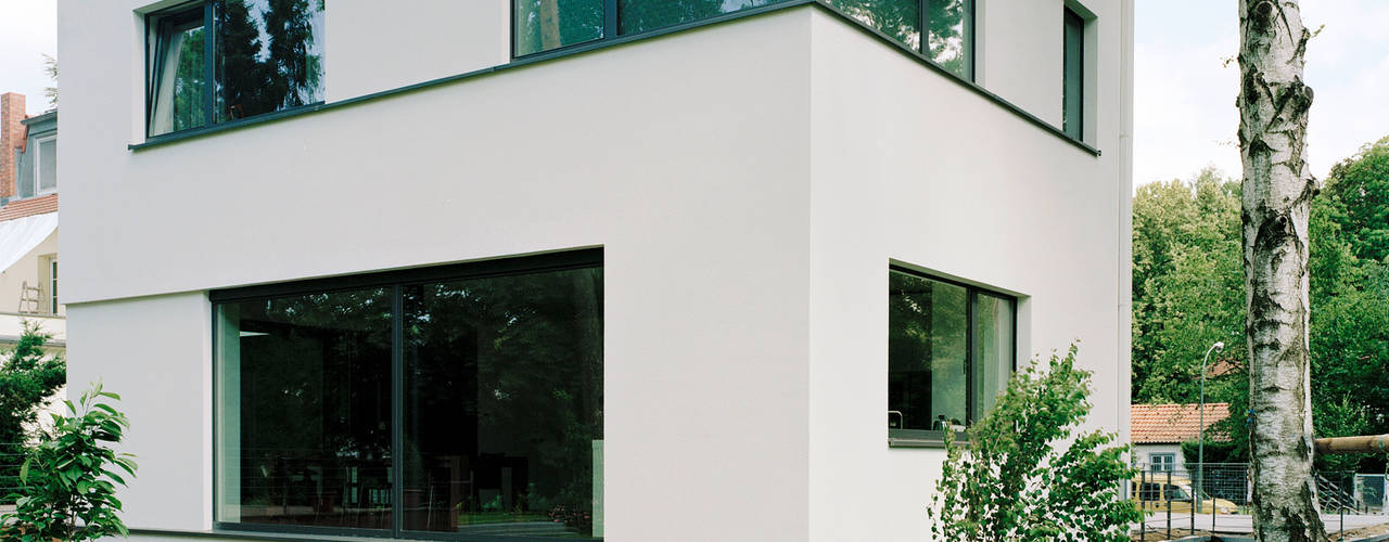 Villa in Berlin - Dahlem, IOX Architekten GmbH IOX Architekten GmbH 모던스타일 주택