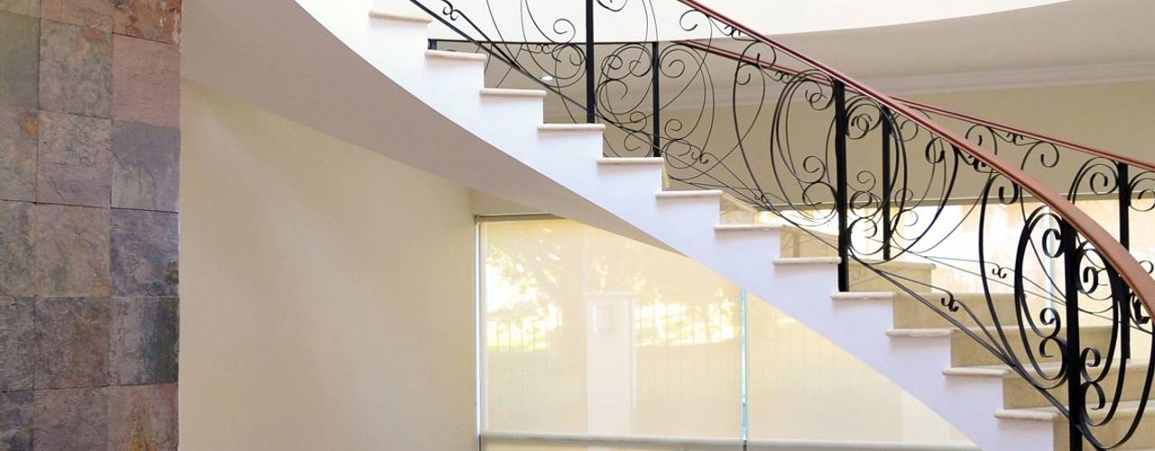 Casa Colomos, Excelencia en Diseño Excelencia en Diseño Pasillos, vestíbulos y escaleras clásicas