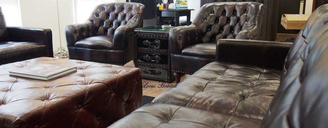 Chesterfield Sofa & Leather Furniture from Locus Habitat, Locus Habitat Locus Habitat Гостиная в классическом стиле