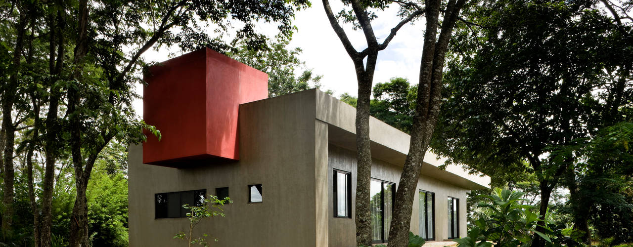 Casa da Caixa Vermelha, LEO ROMANO INTERIORES E EXTERIORES EIRELI-ME LEO ROMANO INTERIORES E EXTERIORES EIRELI-ME Case moderne