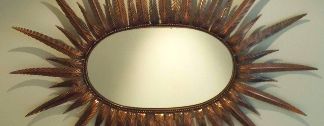 Sunburst mirror, Travers Antiques Travers Antiques ห้องนั่งเล่น