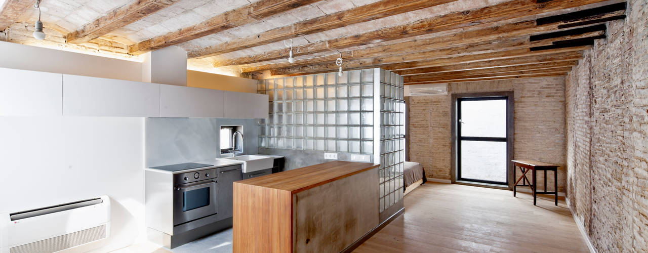 FLAT FOR A PHOTOGRAPHER, Alex Gasca, architects. Alex Gasca, architects. Mediterrane Küchen