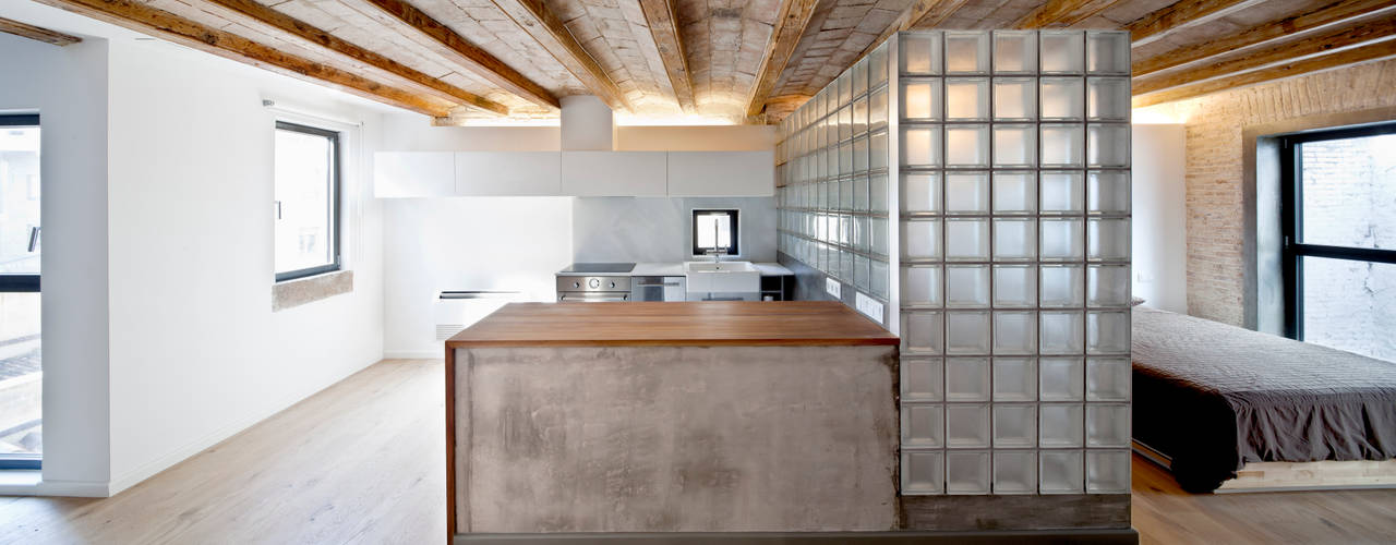 FLAT FOR A PHOTOGRAPHER, Alex Gasca, architects. Alex Gasca, architects. Mediterrane keukens
