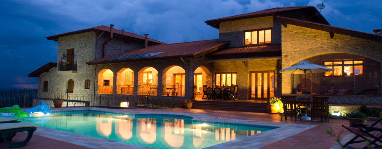 Casa Toscana em Serra Negra, Tikkanen arquitetura Tikkanen arquitetura Rumah Gaya Country