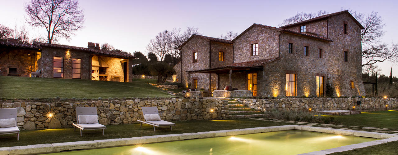 Une Villa Qui a des Inspirations Italienne: Toscane, dmesure dmesure Casas de estilo mediterráneo