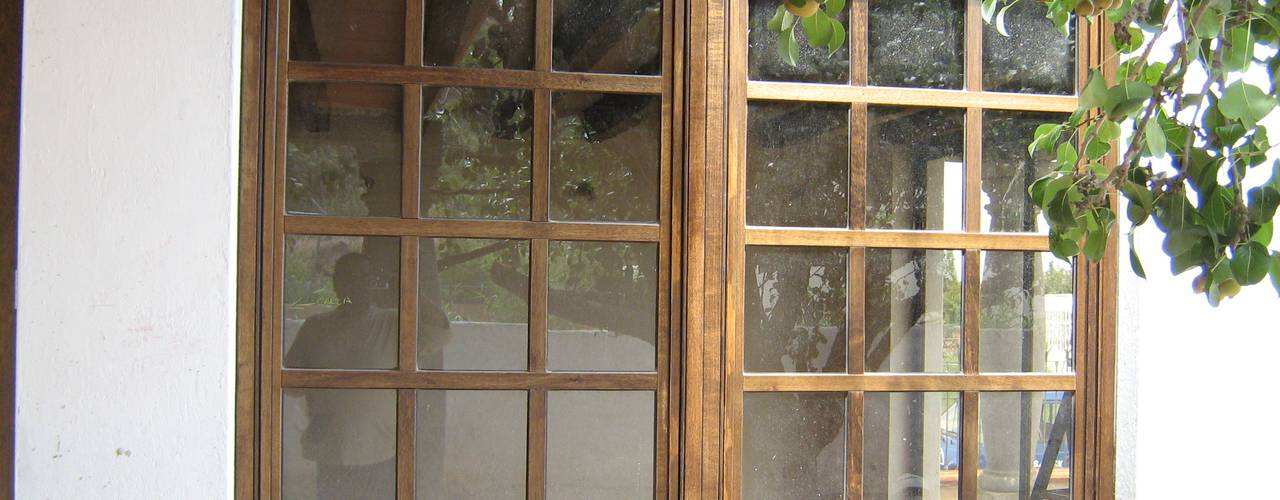 Estilo Rustico , Multivi Multivi Rustic style windows & doors
