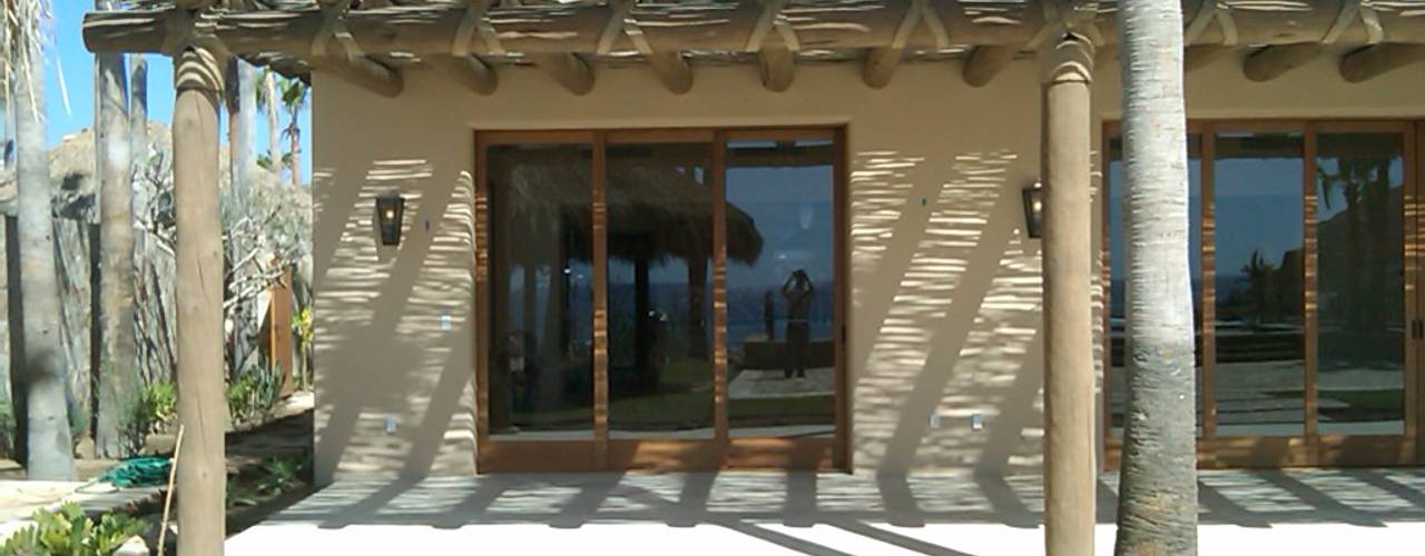 Casa vacacional en Los Cabos, Multivi Multivi Tropical style windows & doors