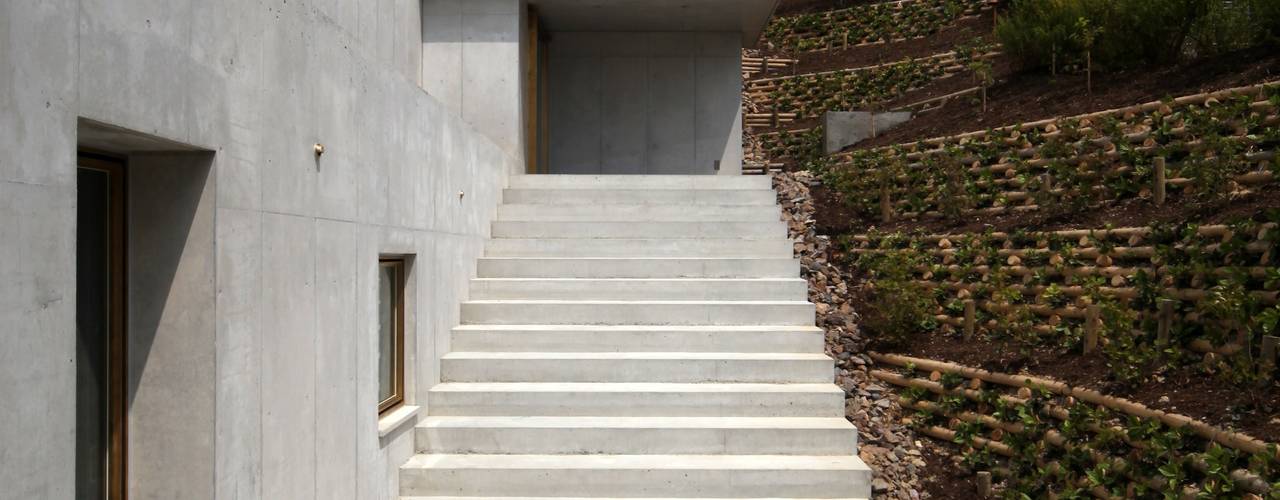 Minamiyama house, TOMOAKI UNO ARCHITECTS TOMOAKI UNO ARCHITECTS Casas de estilo minimalista