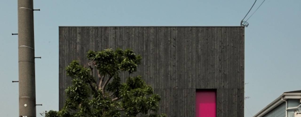 松原の黒い家, eu建築設計 eu建築設計 現代房屋設計點子、靈感 & 圖片
