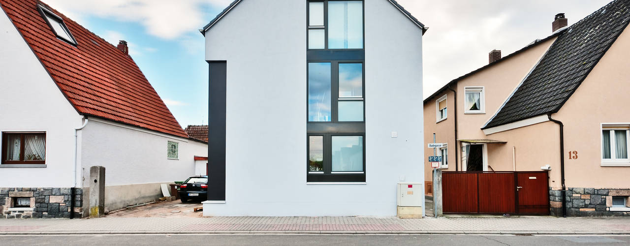 Box House - Single Family House in Lorsch, Germany, Helwig Haus und Raum Planungs GmbH Helwig Haus und Raum Planungs GmbH Rumah Modern