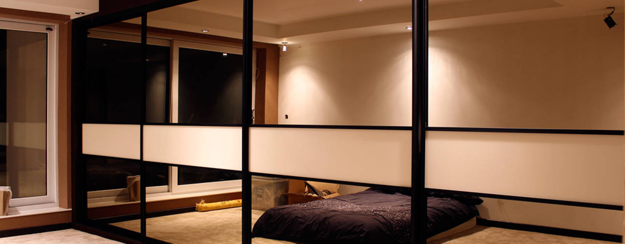 Sliding Door Wardrobe Company in Leicester: Transform Your Space with Stylish and Functional Sliding, The Leicester Kitchen Co. Ltd The Leicester Kitchen Co. Ltd Modern style bedroom