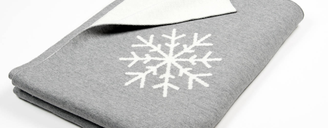 Snowflakes – Schneeflocken auf weicher Merinowolle, Lenz & Leif Lenz & Leif Modern living room