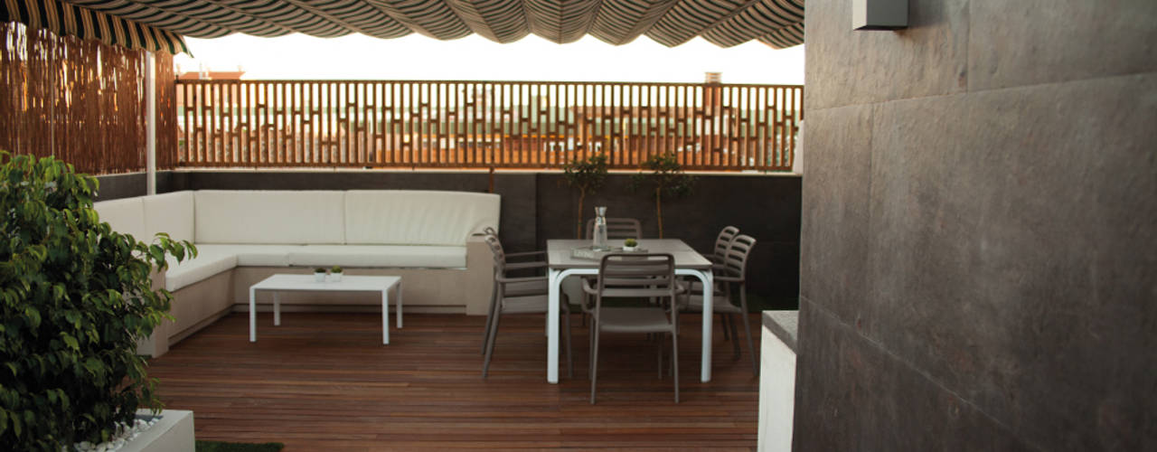 Terraza de diseño en Catarroja, Valencia, Ideas Interiorismo Exclusivo, SLU Ideas Interiorismo Exclusivo, SLU بلكونة أو شرفة