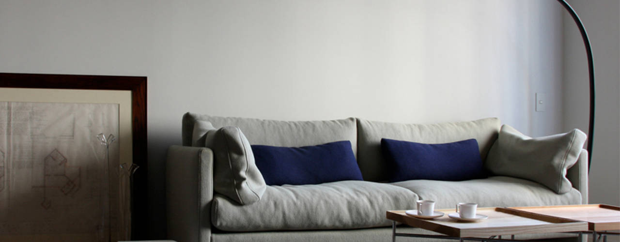 Astiva sofa for TRISHNA JIVANA, TOMOYUKI MATSUOKA DESIGN TOMOYUKI MATSUOKA DESIGN Salas de estilo escandinavo