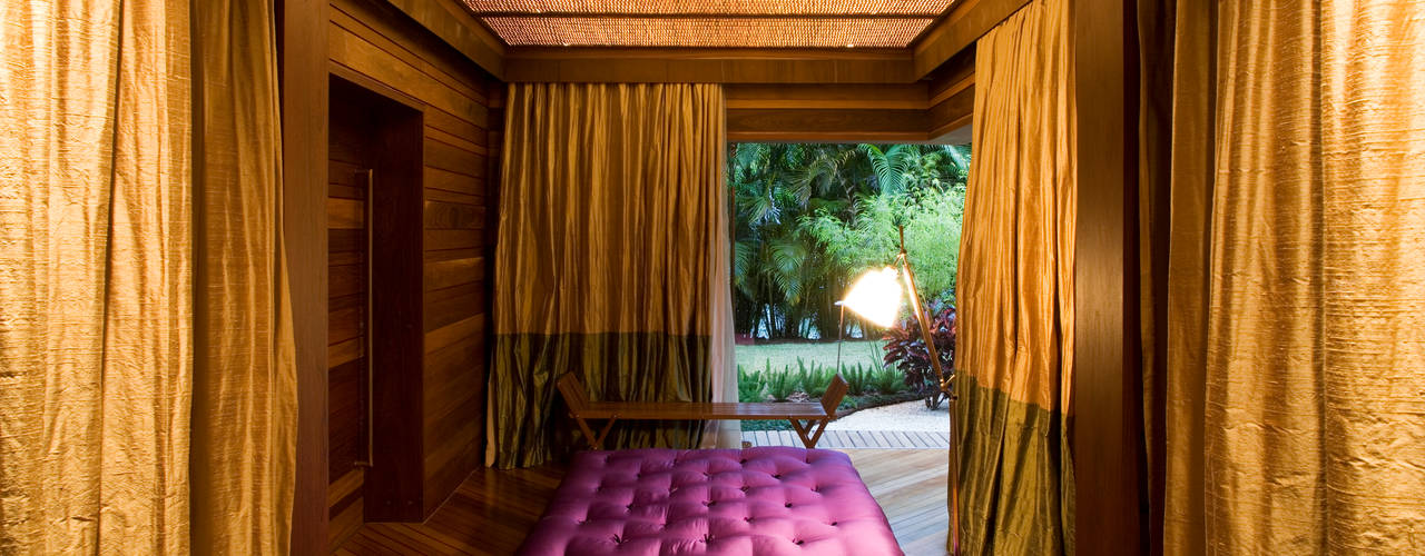 Casa Folha, Mareines+Patalano Arquitetura Mareines+Patalano Arquitetura Tropical style bedroom
