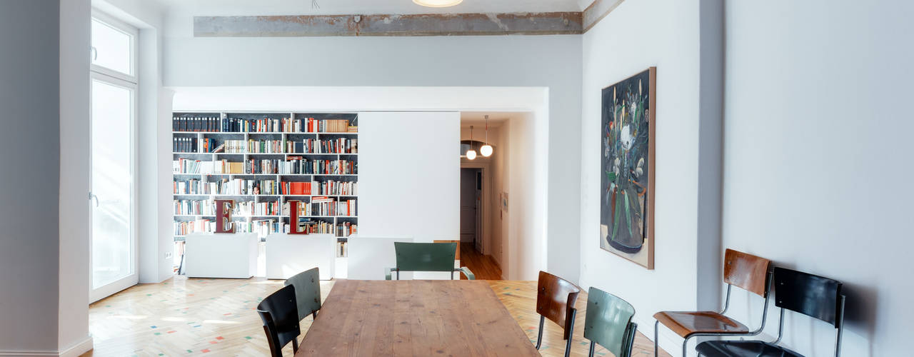 Flat in Prenzlauer Berg, Berlin, Ringo Paulusch Ringo Paulusch Ruang keluarga: Ide desain interior, inspirasi & gambar