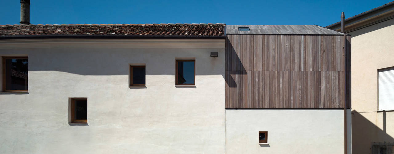 Casa Fiera, Massimo Galeotti Architetto Massimo Galeotti Architetto Casas modernas Madera Acabado en madera