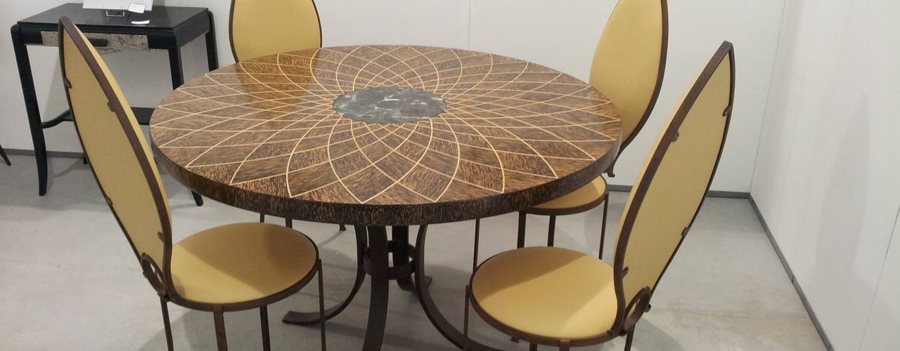 Table "Tournesol des îles", julien lachaud ébéniste julien lachaud ébéniste Sala da pranzo eclettica