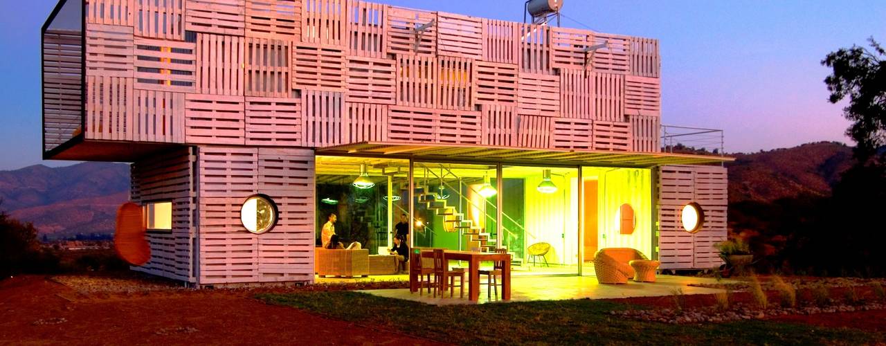 Una Casa Ecofriendly hecha de Contenedores: 160m2 que te volarán la cabeza, James & Mau Arquitectura James & Mau Arquitectura Weitere Zimmer