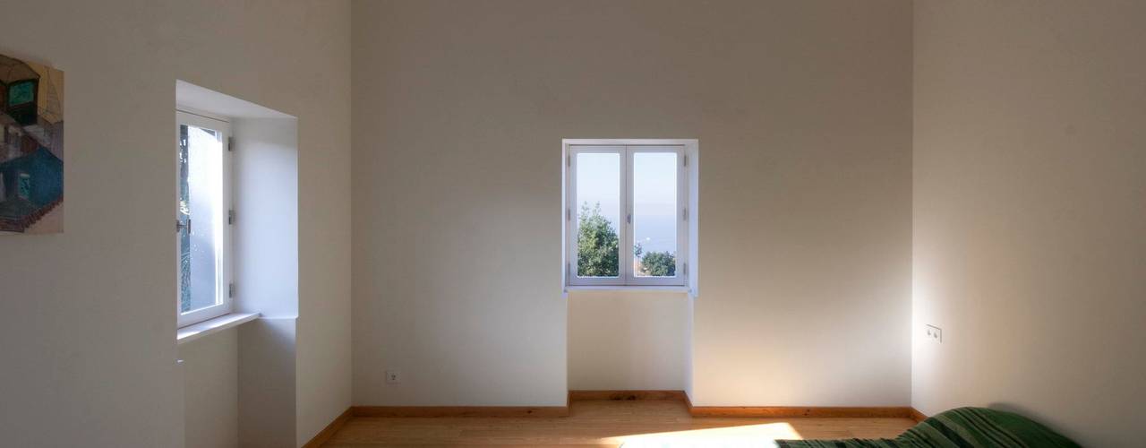 Quinta H | eco-renovation | Madeira, Mayer & Selders Arquitectura Mayer & Selders Arquitectura غرفة نوم