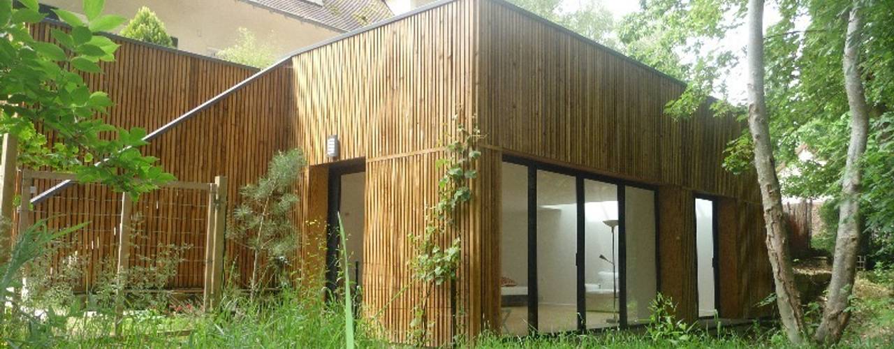 Un Loft à l'Orée du Bois, AADD+ AADD+ Balcone, Veranda & Terrazza in stile minimalista