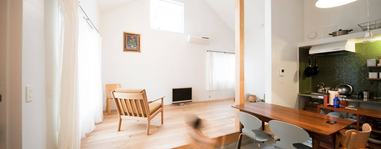 秦野ハウス Hadano House, straight design lab straight design lab Scandinavian style living room