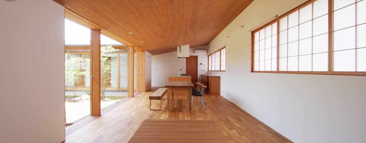 三本松の家 (House in Sanbonmatsu), 合同会社グラムデザイン一級建築士事務所 合同会社グラムデザイン一級建築士事務所 Modern living room